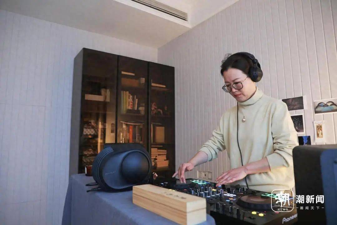 太潮了！53岁杭州退休阿姨当DJ，带着年轻人一起蹦迪