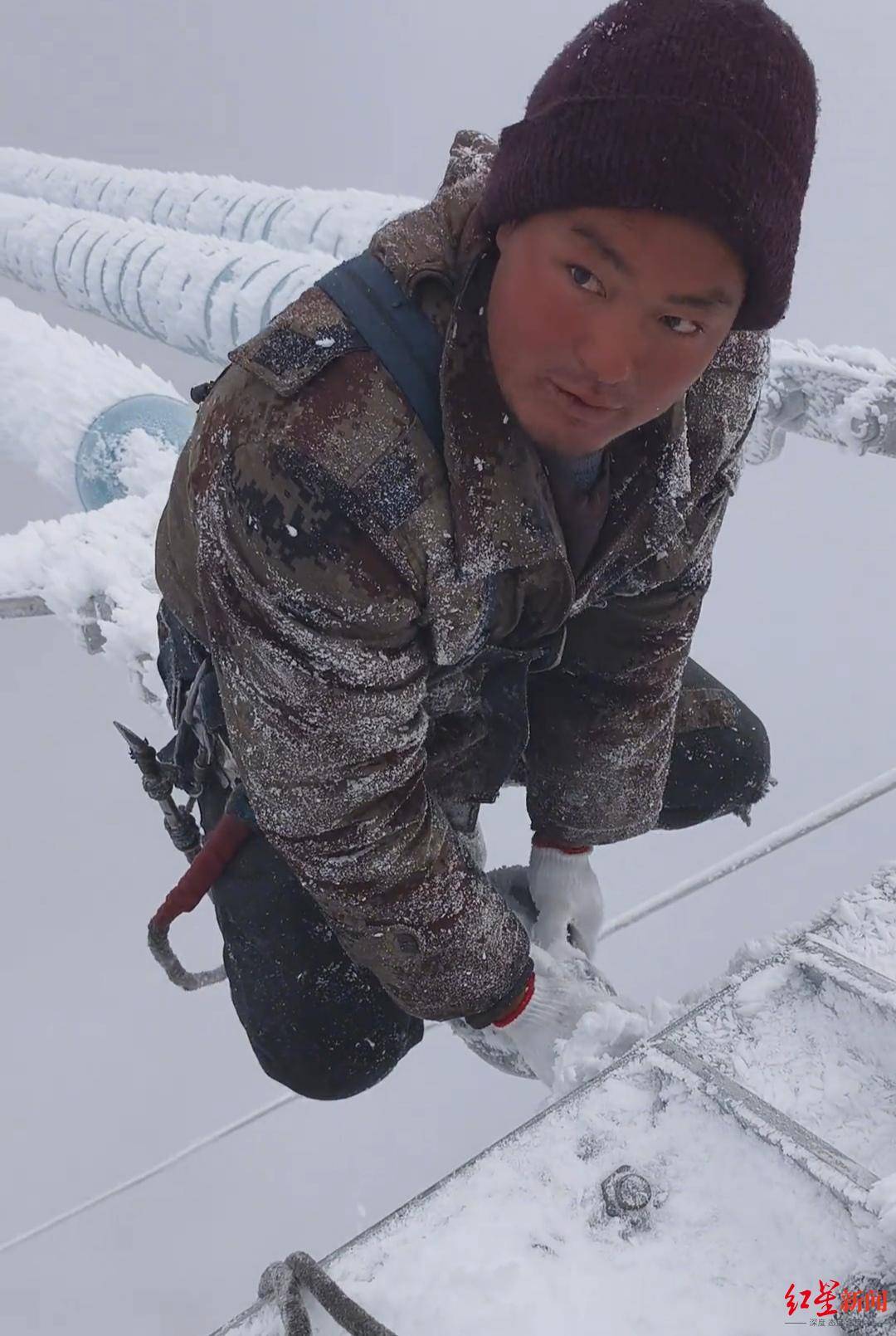 雪天在特高压线上高空作业引关注 对话凉山小伙：努力挣钱为儿治病，因为我是他的父亲