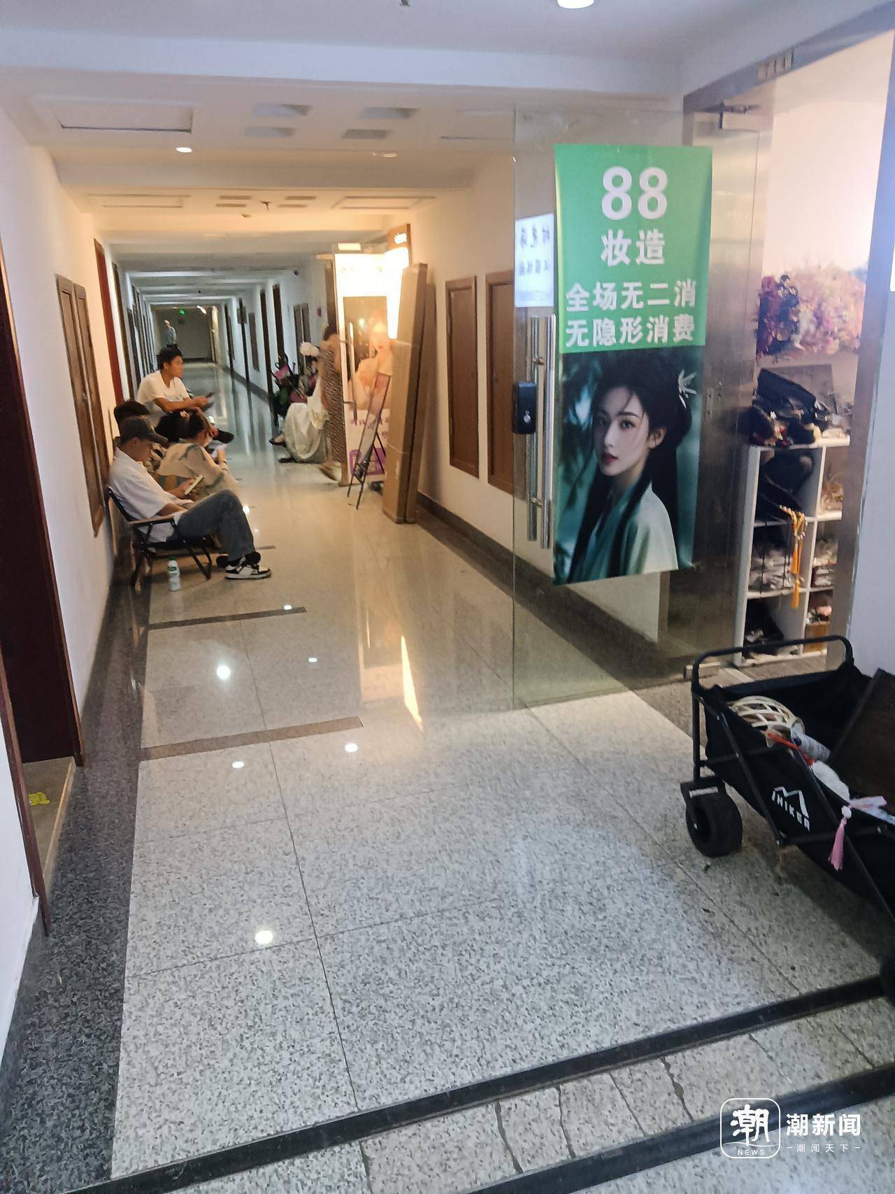 每天上百个“白娘子”和“小青”，西湖边汉服小姐姐大部分从这里走出来