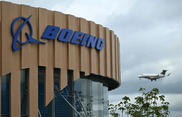 787“梦想客机”首次致命空难，波音再陷沼泽