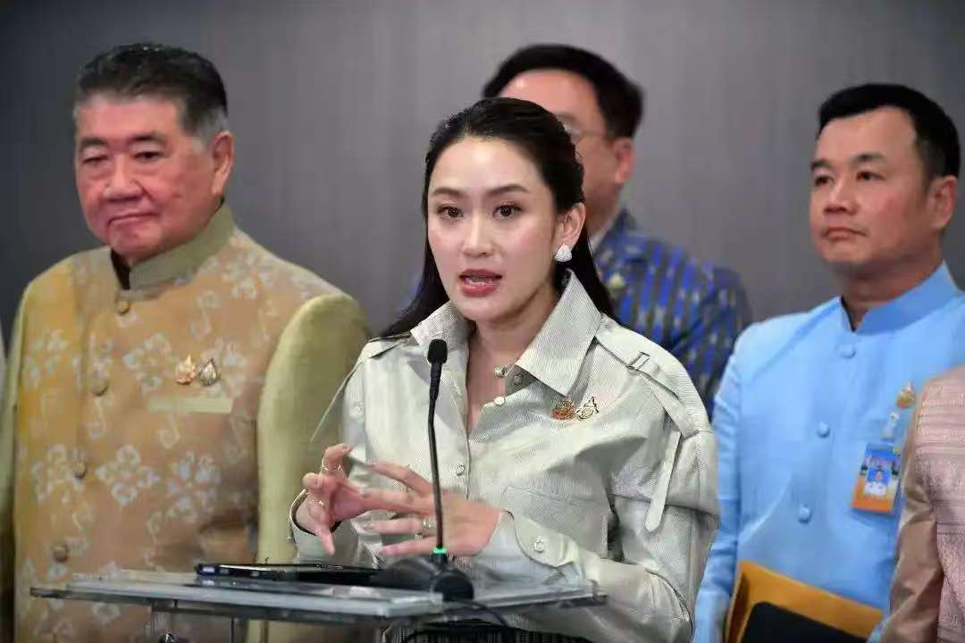 泰国政坛大地震！泰国总理刚退位，洪森计谋成功了，中方火速表态
