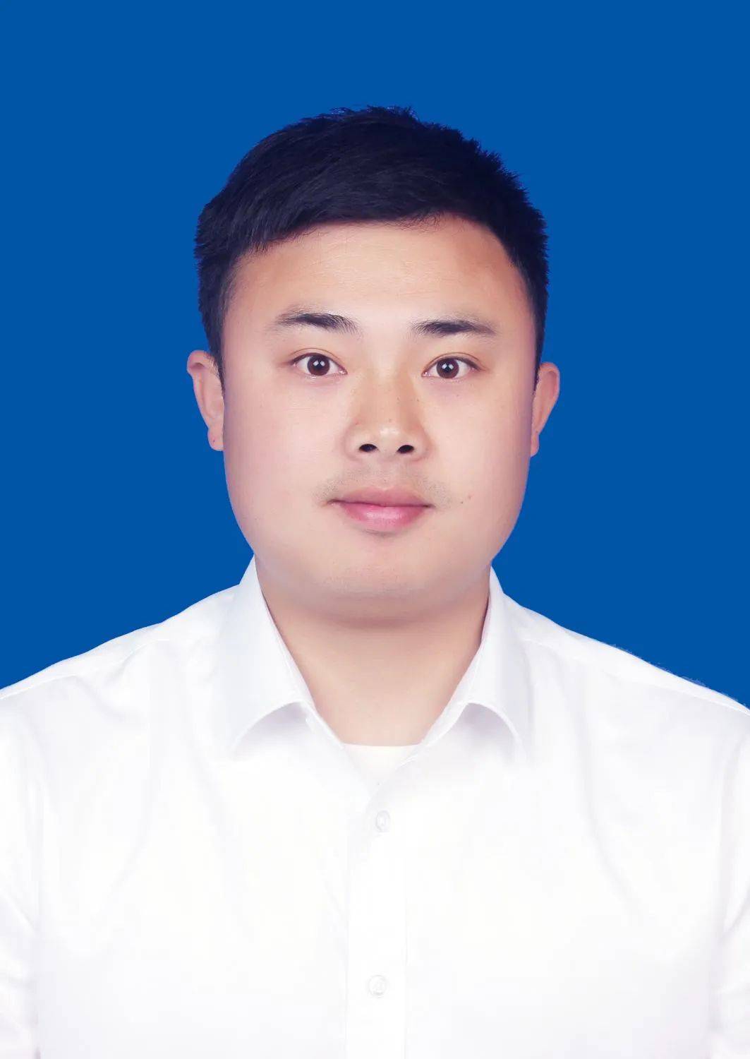 “90后”干部现场忏悔：对不起单位和领导培养，对不起父母和妻子