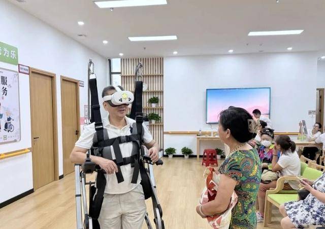大浪“银发健康小屋”打造智慧养老新体验，温情守护“银发族”