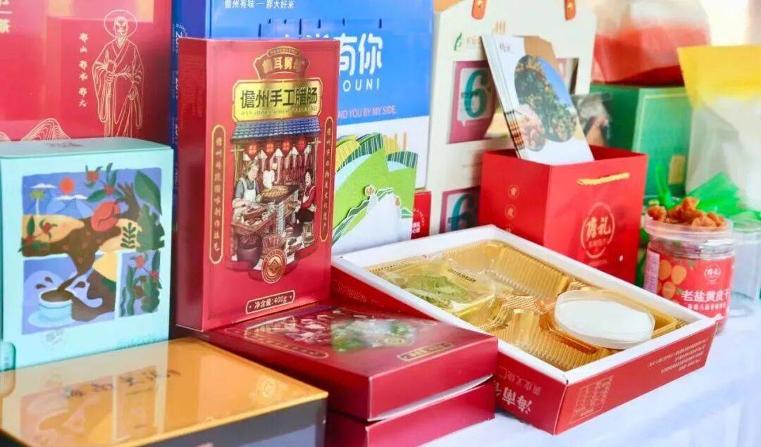 非遗好物、中秋游园、国庆潮拍、文艺晚会……这个“双节”，儋州市文化广场夜间“非”常好玩！