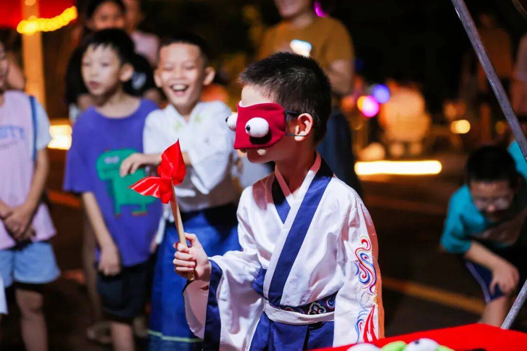 非遗好物、中秋游园、国庆潮拍、文艺晚会……这个“双节”，儋州市文化广场夜间“非”常好玩！