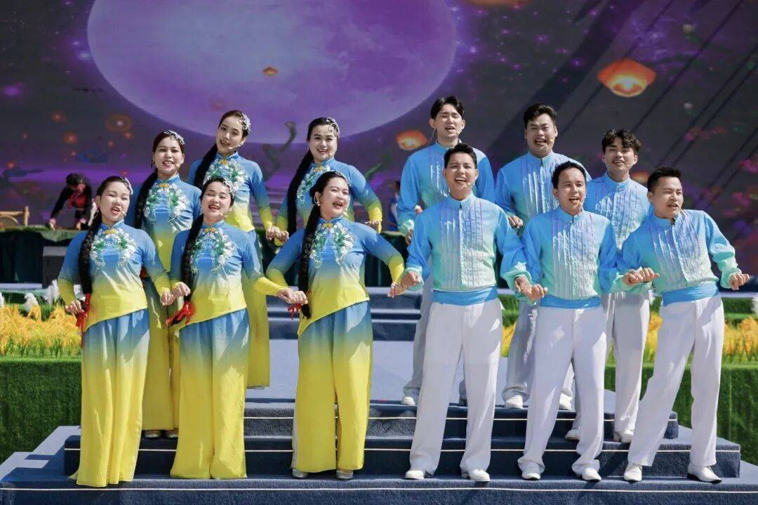 非遗好物、中秋游园、国庆潮拍、文艺晚会……这个“双节”，儋州市文化广场夜间“非”常好玩！