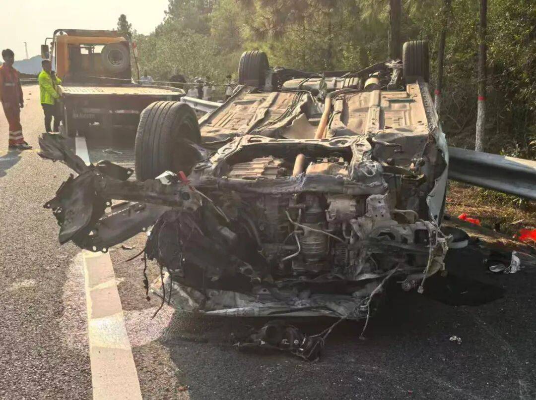 “我撒谎天打雷劈!”男子高速突然强行变道致翻车,反诬赖对方