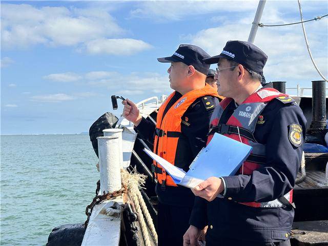 青岛西海岸新区综合行政执法局开展海岛专项执法巡查 筑牢海洋生态屏障