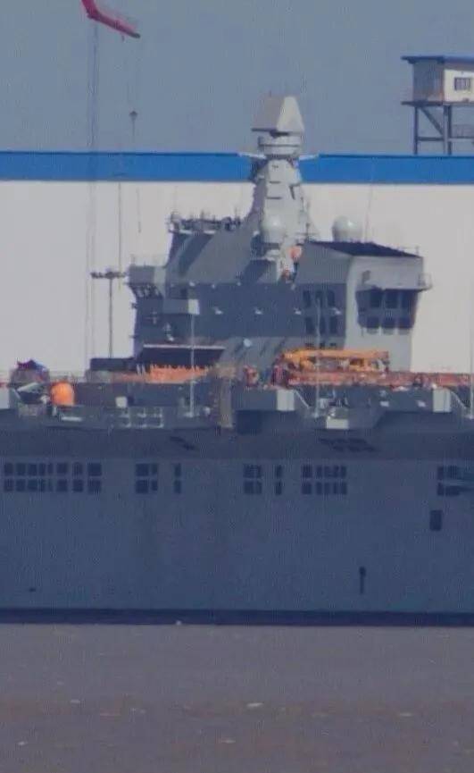 一年服役三艘？076“四川”舰开始试航，是“福建”舰的搭子吗？