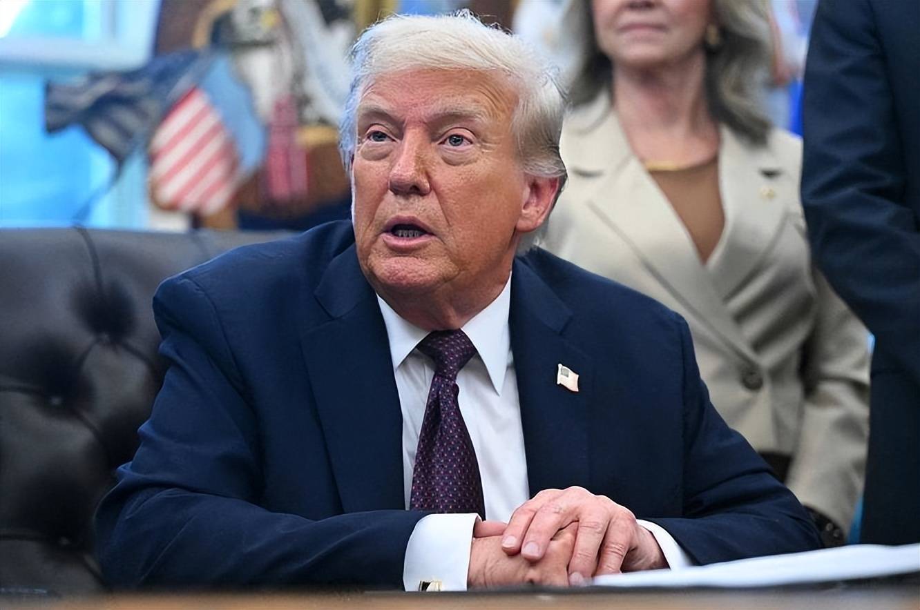 美国拦不住了!登上访华专机前,当着全世界的面,马克龙做了一个大胆决定,日本加拿大急得跳脚?