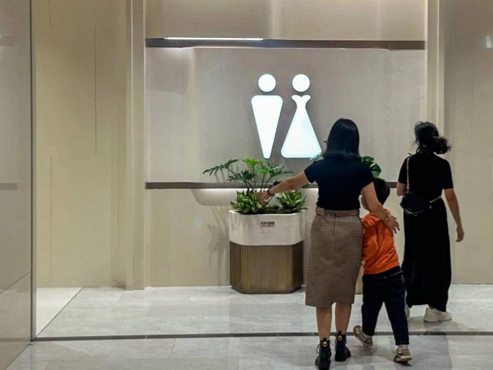 “我只想上个厕所,别考我了行不行!”