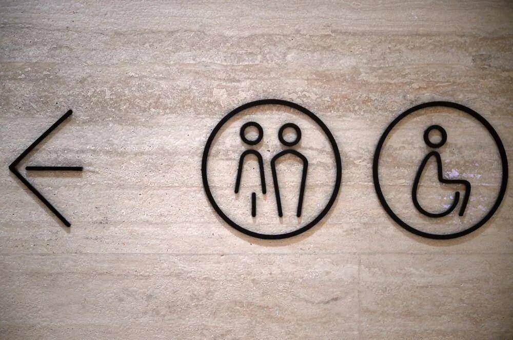 “我只想上个厕所,别考我了行不行!”