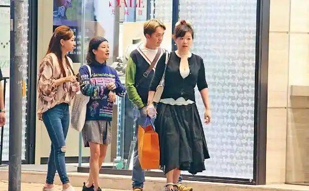 考古|港圈富二代曝被百名女星投怀送抱？交往3个女友雨露均沾，他是现代韦小宝