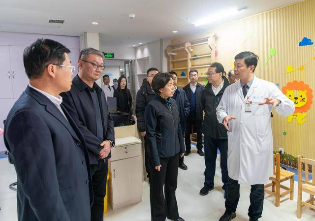 省委常委、副省长张敏一行到河南省洛阳正骨医院康复院区调研