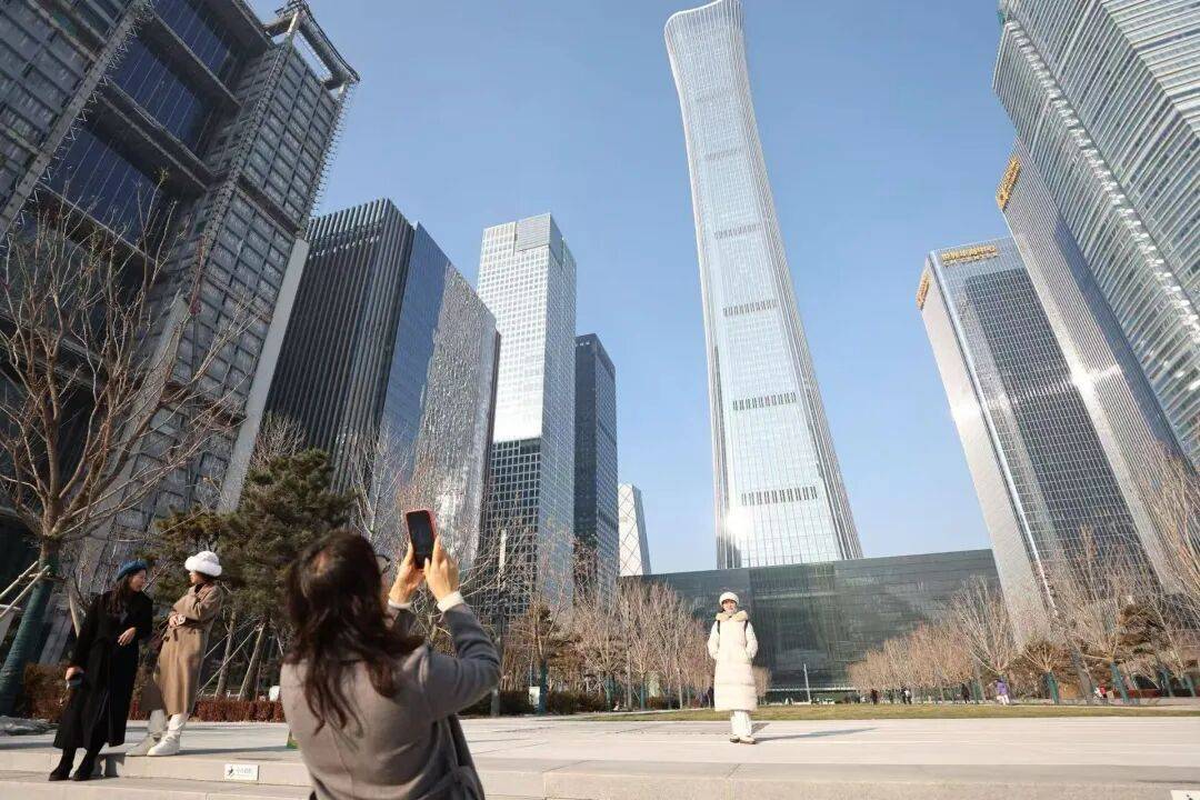 北京CBD中央公园火出圈，绿地广场水池倒影最出片