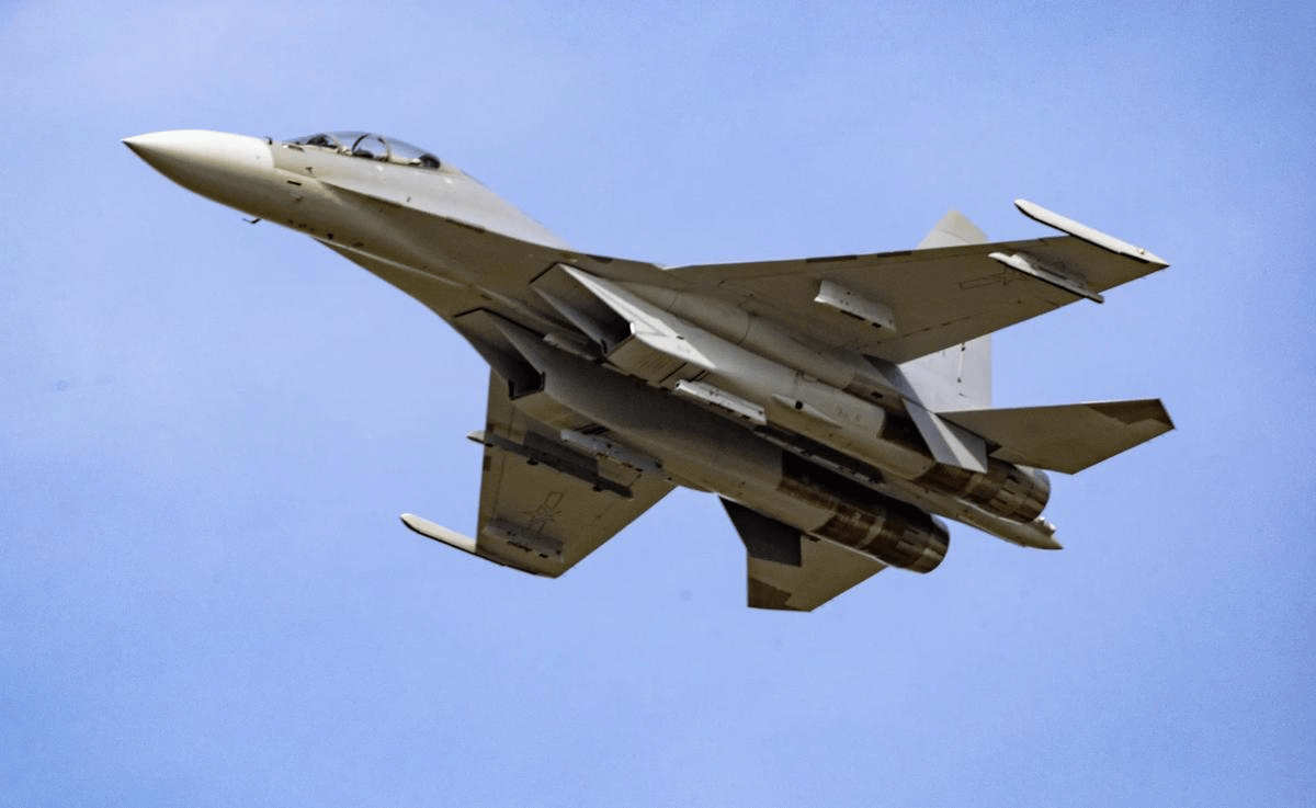 外媒：中国歼-16胆子大，“阵风”自带后门，对抗不怕泄露机密？