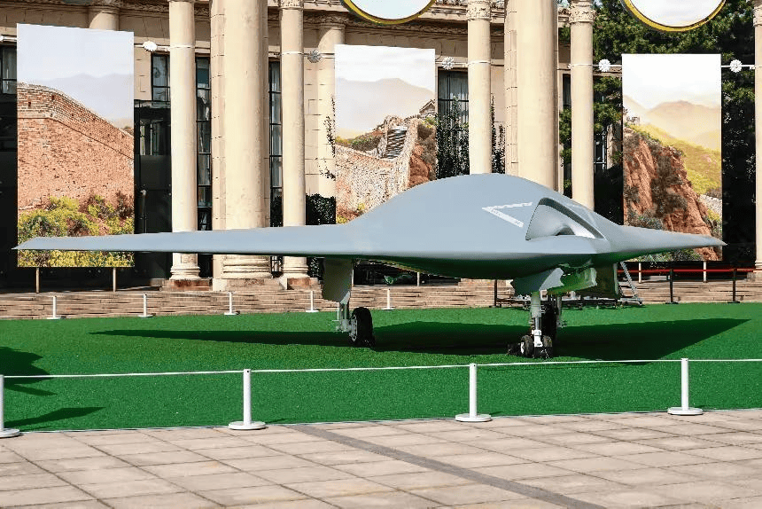 攻击-11发射霹雳-15画面曝光，中国空军空战模式正在改变