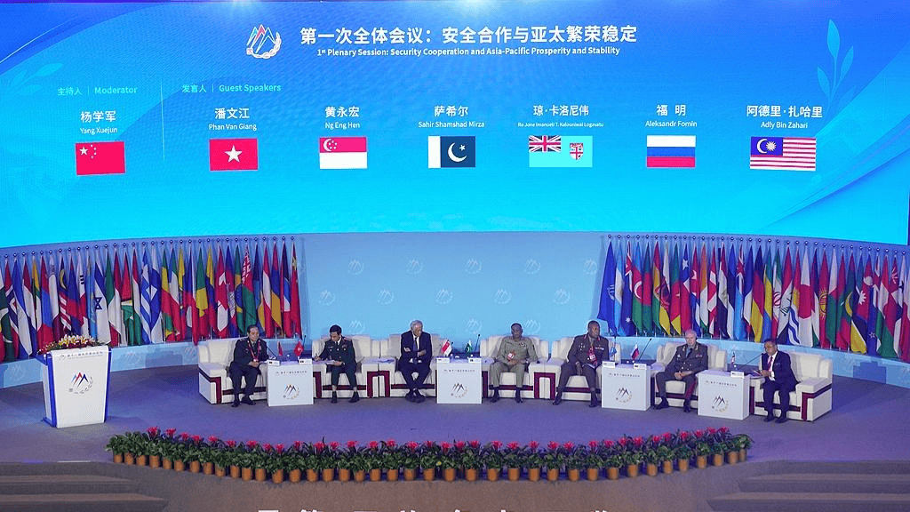 塔利班代表进京参会，中方给的规格不低，让他们有机会上台讲话