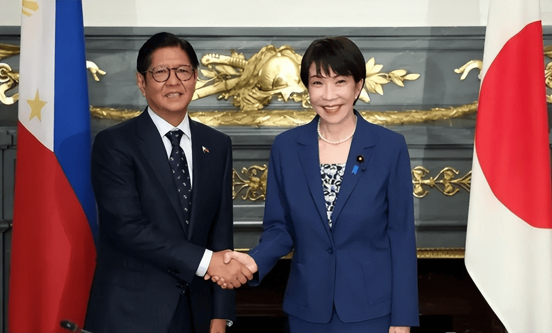 菲律宾防长想要硬碰硬,中方满足他的要求,一场史无前例的军演,在黄岩岛展开